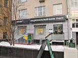 Банк "Траст" заблокировал расходные операции за счет кредитных лимитов по картам 