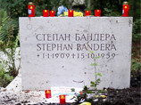 Бандера захоронен на городском кладбище Вальдфридхоф. В августе прошлого года неизвестные сломали надгробный крест и попытались раскопать могилу.