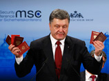 В минувшее воскресенье Порошенко в ходе выступления на Мюнхенской конференции по безопасности продемонстрировал паспорта и военный билет, которые, по его словам, якобы принадлежат российским военным, участвовавшим в конфликте на востоке Украины В минувшее воскресенье Порошенко в ходе выступления на Мюнхенской конференции по безопасности продемонстрировал паспорта и военный билет, которые, по его словам, якобы принадлежат российским военным, участвовавшим в конфликте на востоке Украины