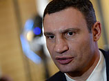 Собравшиеся требовали встречи с мэром Виталием Кличко, чтобы он объяснил им двукратное повышение цен на проезд в киевской подземке