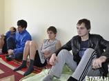 Казахстанские сироты, выпускники детского дома в городе Актау, прекратили недельную голодовку, которую устроили из-за отсутствия работы, после того, как их обещали трудоустроить