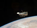 Космический телескоп NASA Hubble сделал необычный снимок скопления галактик SDSS J1038+4849 во Вселенной, по форме напоминающий улыбающееся лицо - "смайлик" Космический телескоп NASA Hubble сделал необычный снимок скопления галактик SDSS J1038+4849 во Вселенной, по форме напоминающий улыбающееся лицо - "смайлик"