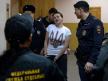 Защита Надежды Савченко, которой накануне был продлен арест до 13 мая 2015 года, подала заявление в Генпрокуратуру РФ в связи с незаконными действиями конвоя в отношении украинской летчицы
