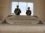 Лидер палестинцев Ясир Арафат умер 11 ноября 2004 года во французском военном госпитале при невыясненных до конца обстоятельствах и затем был похоронен на территории своей официальной резиденции