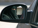 Саудовский историк-традиционалист выступил в защиту существующего в стране запрета для женщин водить машину, заявив, что в зарубежных странах, где женщинам разрешено садиться за руль, никто не заботится о защите их от изнасилования