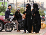 Саудиты объяснили запрет для женщин водить машину - это защита от изнасилований