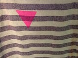 Производителя одежды Urban Outfitters обвинили в оскорблении жертв концлагерей из-за полосатого гобелена Производителя одежды Urban Outfitters обвинили в оскорблении жертв концлагерей из-за полосатого гобелена