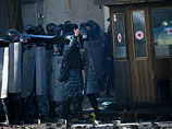 Обстрел митингующих на Майдане 20 февраля 2014 года могли спровоцировать некоторые из самих активистов. Они, возможно, первыми начали стрельбу в спецназ "Беркут", говорится в статье BBC Обстрел митингующих на Майдане 20 февраля 2014 года могли спровоцировать некоторые из самих активистов. Они, возможно, первыми начали стрельбу в спецназ "Беркут", говорится в статье BBC