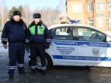Маму родившейся девочки везла в роддом ее тетя, но малышка решила родиться пораньше, и женщинам пришлось срочно обратиться за помощью к инспекторам ДПС на стационарном посту на Московском тракте под Тюменью Маму родившейся девочки везла в роддом ее тетя, но малышка решила родиться пораньше, и женщинам пришлось срочно обратиться за помощью к инспекторам ДПС на стационарном посту на Московском тракте под Тюменью