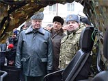 В этом случае военное положение будет введено не только в Донецке и Луганске, по всей стране", - заявил Порошенко в субботу в Киеве в ходе церемонии передачи военной техники пограничникам