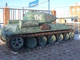 Омские заключенные вылепили из снега полномасштабные копии Т-34 и "Тополь-М" (ФОТО) Омские заключенные вылепили из снега полномасштабные копии Т-34 и "Тополь-М" (ФОТО)