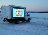 На юге Сахалина спасатели снимают с отколовшейся льдины сотни рыбаков