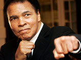 Перчатки, в которых боксировали Али и Листон, проданы почти за миллион долларов 