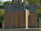 В Вене неизвестные облили черной краской памятник советскому Воину-освободителю 
