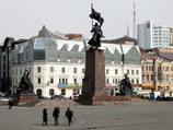 Во Владивостоке бездомные сдают в металлолом краденые декоративные гербы РФ, чтобы раздобыть денег на еду Во Владивостоке бездомные сдают в металлолом краденые декоративные гербы РФ, чтобы раздобыть денег на еду