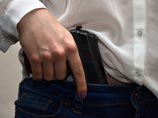 Сербские болельщики угрожали футболисту пистолетом из-за незабитого пенальти Сербские болельщики угрожали футболисту пистолетом из-за незабитого пенальти