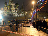 Немцова застрелили накануне поздно вечером на Большом Москворецком мосту, соединяющем Васильевский спуск с Замоскворечьем, где он жил