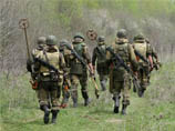 Военнослужащие 17-й отдельной мотострелковой бригады на разминировании территории в поселке Чири-Юрт Шалинского района