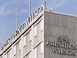Встреча проходит в отеле President Wilson в закрытом режиме и организована по инициативе американской стороны