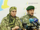 Жена Осмаева Амина Окуева и бывший командир Международного миротворческого батальона имени Джохара Дудаева Иса Мунаев