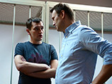 Замоскворецкий суд Москвы признал братьев Навальных виновными в хищении путем обмана более 26 миллионов рублей у Yves Rocher и свыше 4 миллионов у "Многопрофильной процессинговой компании", а также легализации более 21 миллиона рублей