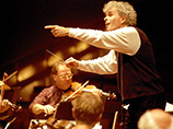 Англичанин Саймон Рэттл, являющийся с 2002 года художественным руководителем Берлинского филармонического оркестра, назначен в среду музыкальным руководителем Лондонского симфонического оркестра (ЛСО)