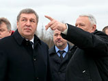 "Перекрасили газовые трубы, раз пять помыли лестницы": в Петербурге организовали локальную "потемкинскую деревню" перед визитом вице-губернатора "Перекрасили газовые трубы, раз пять помыли лестницы": в Петербурге организовали локальную "потемкинскую деревню" перед визитом вице-губернатора