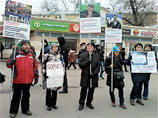 Пикет в память убитого политика Бориса Немцова, организованный его сторонниками по движению "Солидарность" попытались сорвать активисты НОД - Национально-освободительного движения