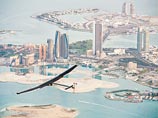 Как сообщает телеканал NBC, самолет на солнечных батареях начал полет из аэропорта Аль-Батин. Solar Impulse 2 направился в столицу Омана, где должен приземлиться в понедельник, передает канал