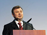 Калужский губернатор Анатолий Артамонов еще совсем недавно отказывался обсуждать возможность сокращения своей зарплаты, которая составляет около двух миллионов рублей в год