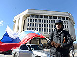 Крымчане счастливы жить в России, но их волнует инфляция, безработица и плохие дороги