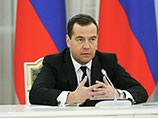 Медведев уверяет, что возвращения к госрегулированию цен на продукты не будет 