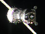Капсула "Союза" с тремя космонавтами на борту успешно приземлилась
