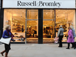 В Лондоне продавщица украла из магазина 26 пар обуви на 11 тысяч долларов - она уходила в ней домой