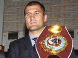 Российский боксер Ковалев уверенно защитил чемпионские титулы 