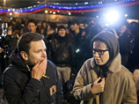 Оппозиционер Илья Яшин и телеведущая Ксения Собчак на месте убийства Бориса Немцова