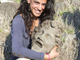 На севере Израиля археологи нашли бронзовую маску древнегреческого бога Пана