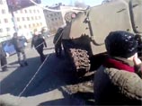 На подавление бунта в украинскую Константиновку прибыл "Правый сектор", узнали журналисты RT На подавление бунта в украинскую Константиновку прибыл "Правый сектор", узнали журналисты RT