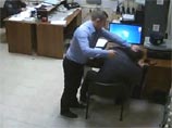 Снятое в Перми ВИДЕО, в котором "пьяный замначальника ОМВД" избивает коллег, привело к увольнению полицейского