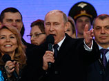 Путин спел гимн на митинге в честь годовщины присоединения Крыма, куда пришли более 100 тысяч человек