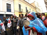 Тысячи людей в Эквадоре вышли на марш протеста против принятия закона, который позволит бессрочно занимать выборные должности