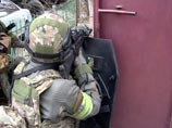 В Махачкале в ходе спецоперации с блокированием пятиэтажки ранен полицейский
В Махачкале в ходе спецоперации с блокированием пятиэтажки ранен полицейский
