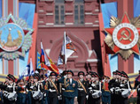 Ветеранов пустят на парад Победы только по приглашениям, рассказал вице-мэр Москвы Леонид Печатников