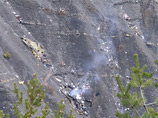 Во Франции возобновилась поисковая операция на месте крушения лайнера Germanwings, рассматриваются все версии катастрофы Во Франции возобновилась поисковая операция на месте крушения лайнера Germanwings, рассматриваются все версии катастрофы
