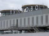 Boeing 737 готовится совершить аварийную посадку в аэропорту Санкт-Петербурга