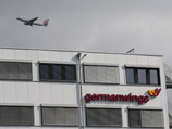 Ранее руководство Lufthansa (материнская компания Germanwings) признало, что шесть лет назад Любиц на несколько месяцев прерывал обучение в летной школе, но не пояснило, из-за чего