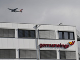 Ранее руководство Lufthansa (материнская компания Germanwings) признало, что шесть лет назад Любиц на несколько месяцев прерывал обучение в летной школе, но не пояснило, из-за чего Ранее руководство Lufthansa (материнская компания Germanwings) признало, что шесть лет назад Любиц на несколько месяцев прерывал обучение в летной школе, но не пояснило, из-за чего