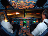 Авиакомпании должны повторно оценить риски безопасности, связанные с необходимостью кого-либо из членов экипажа покидать кабину пилотов из-за рабочей или физиологической потребности