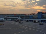 Два самолета столкнулись крыльями во время рулежки в московском аэропорту "Шереметьево". Пострадавших нет, самолеты получили незначительные повреждения