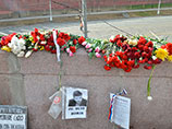 СМИ сообщили, что цветы и фотографии с места убийства Немцова убрали по приказу вице-мэра Бирюкова